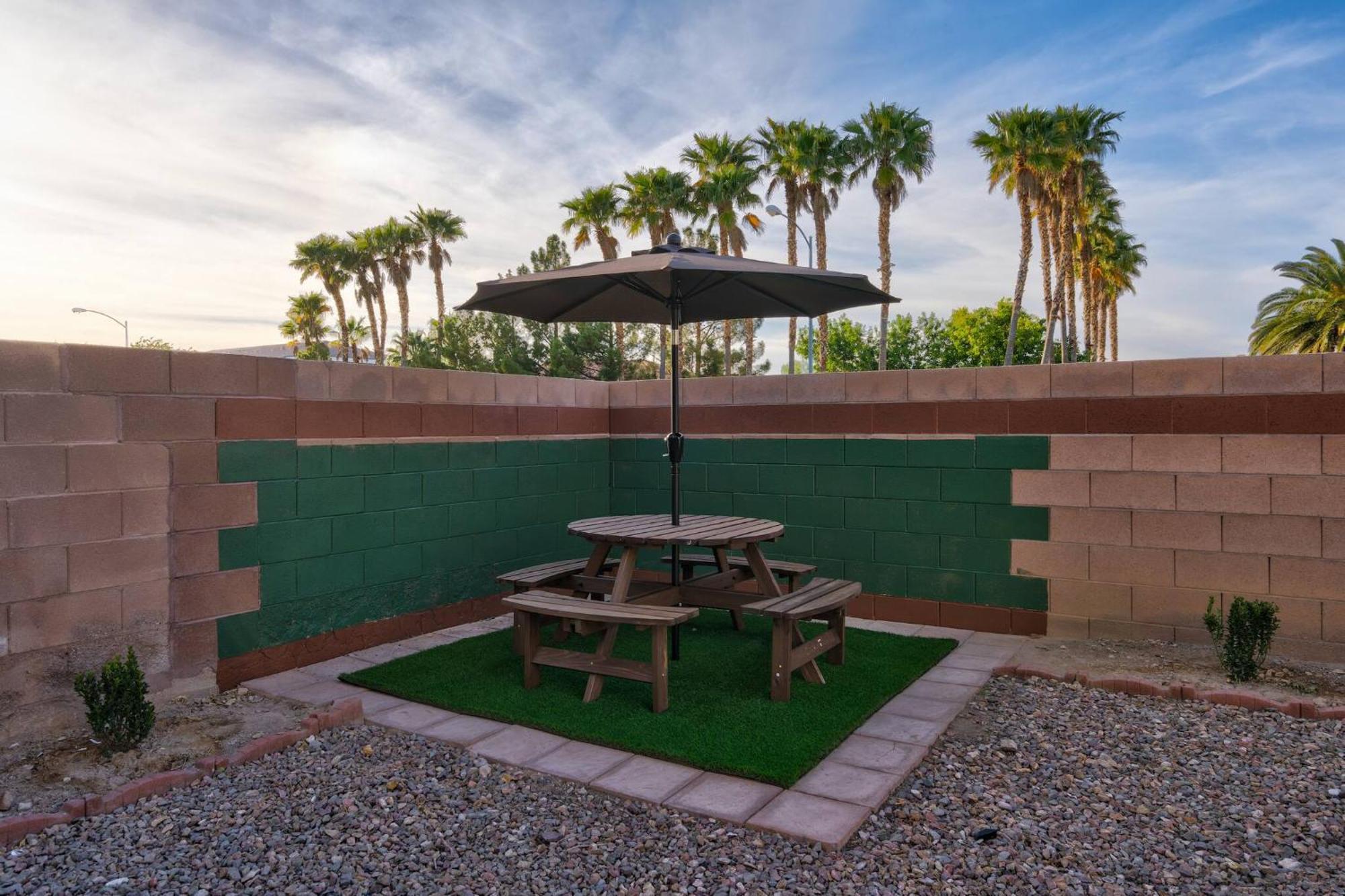 BLUE HAVEN KING BED RELAXING - Las Vegas Image 4.JPEG